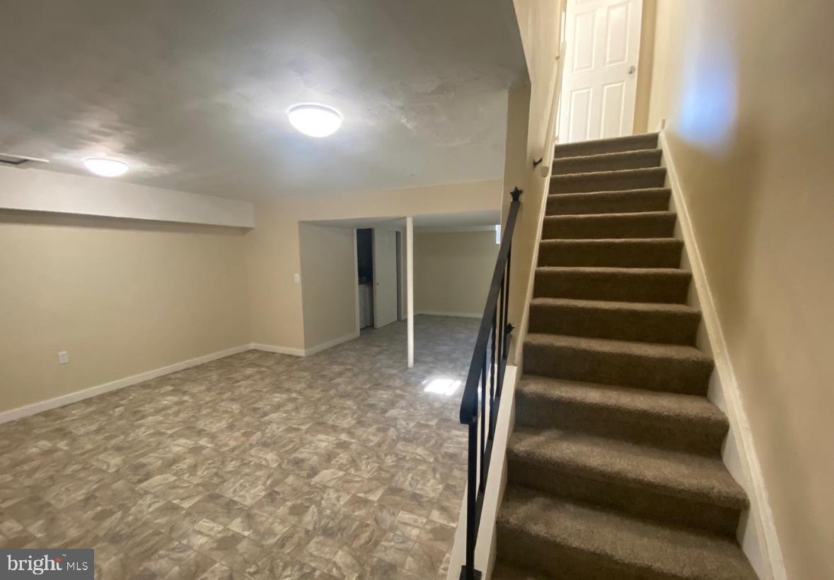 KINGS COURT - Residential Lease