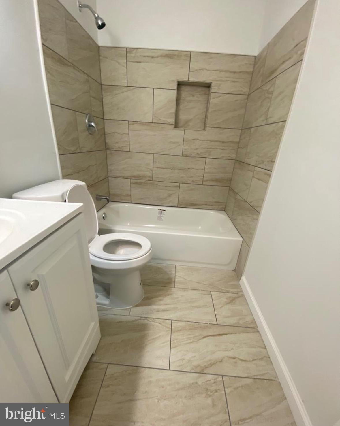 KINGS COURT - Residential Lease