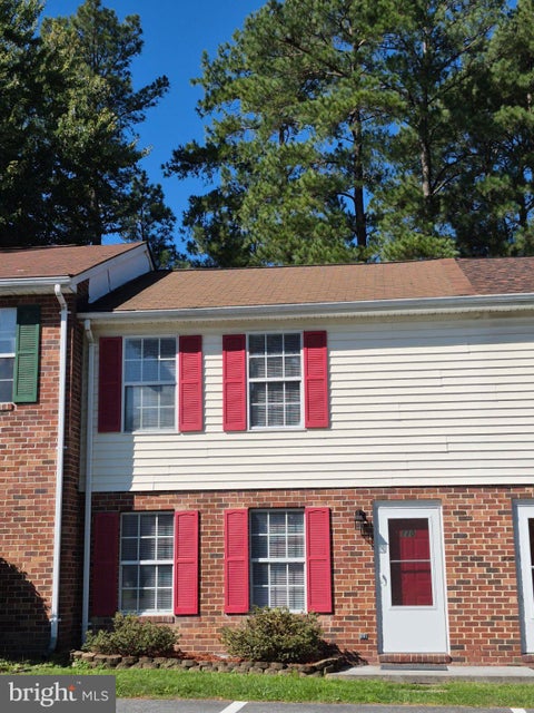 Townhouse For Sale - 110 Warren Circle<br/> STEPHENS CITY, VA 22655