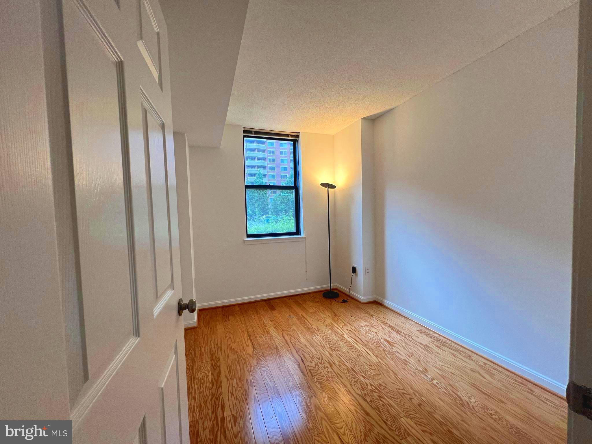 LEXINGTON SQUARE - Residential