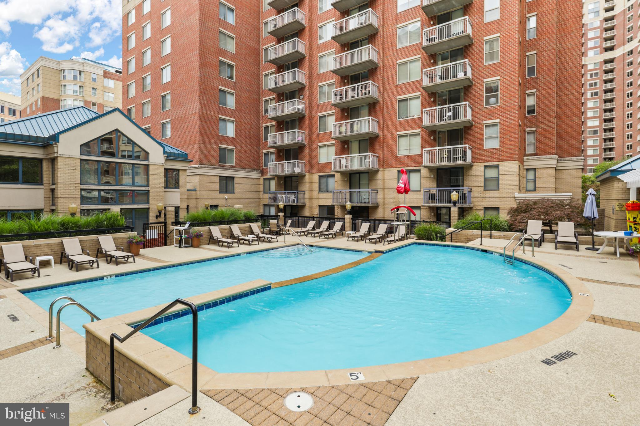 LEXINGTON SQUARE - Residential