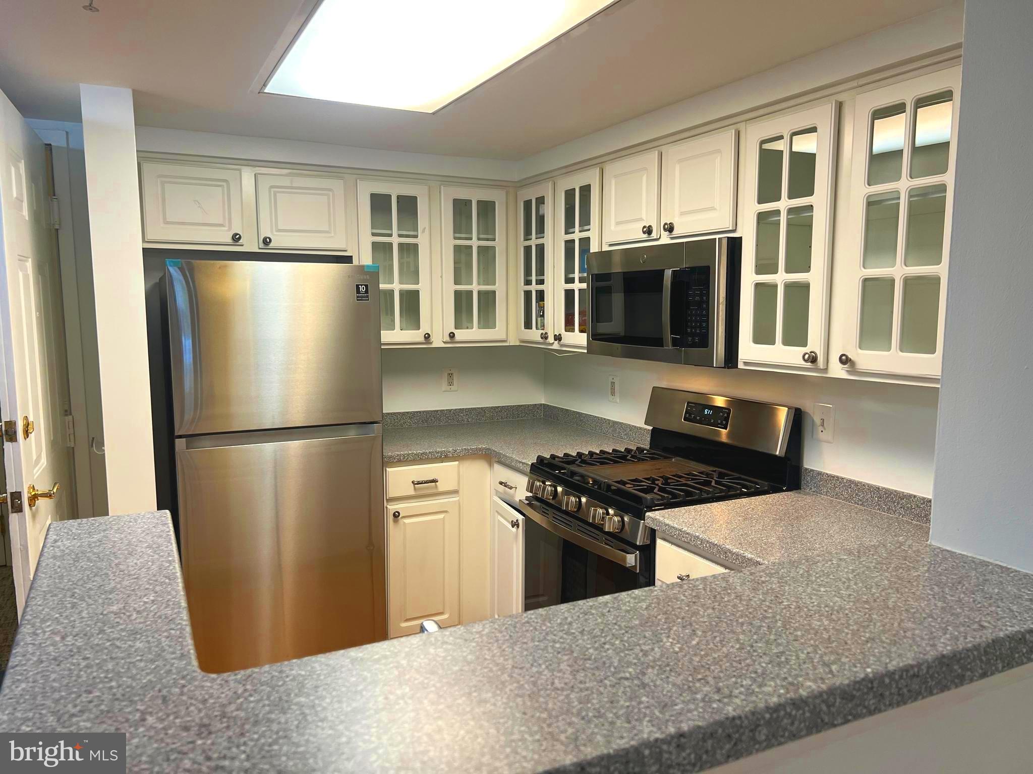 LEXINGTON SQUARE - Residential