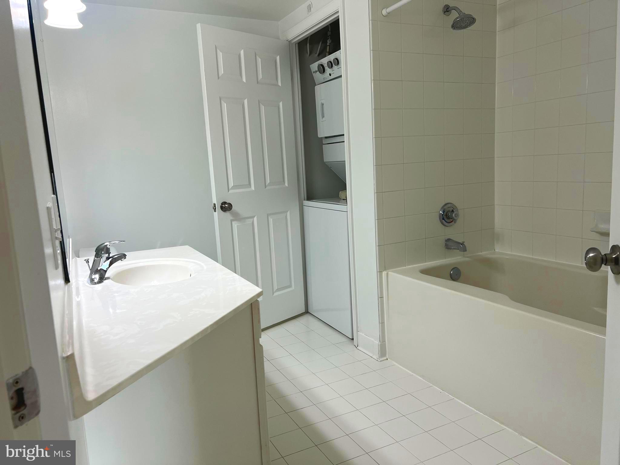LEXINGTON SQUARE - Residential