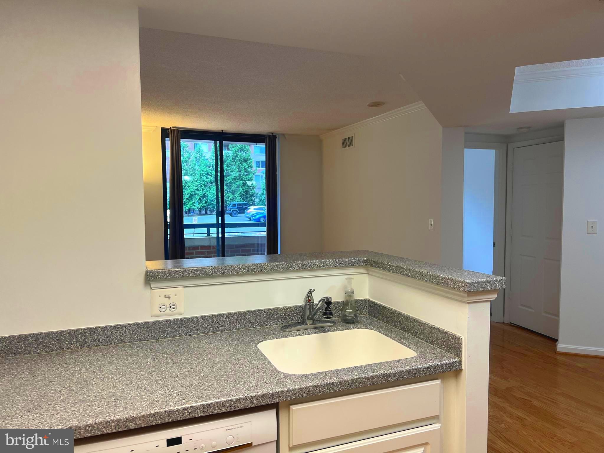 LEXINGTON SQUARE - Residential