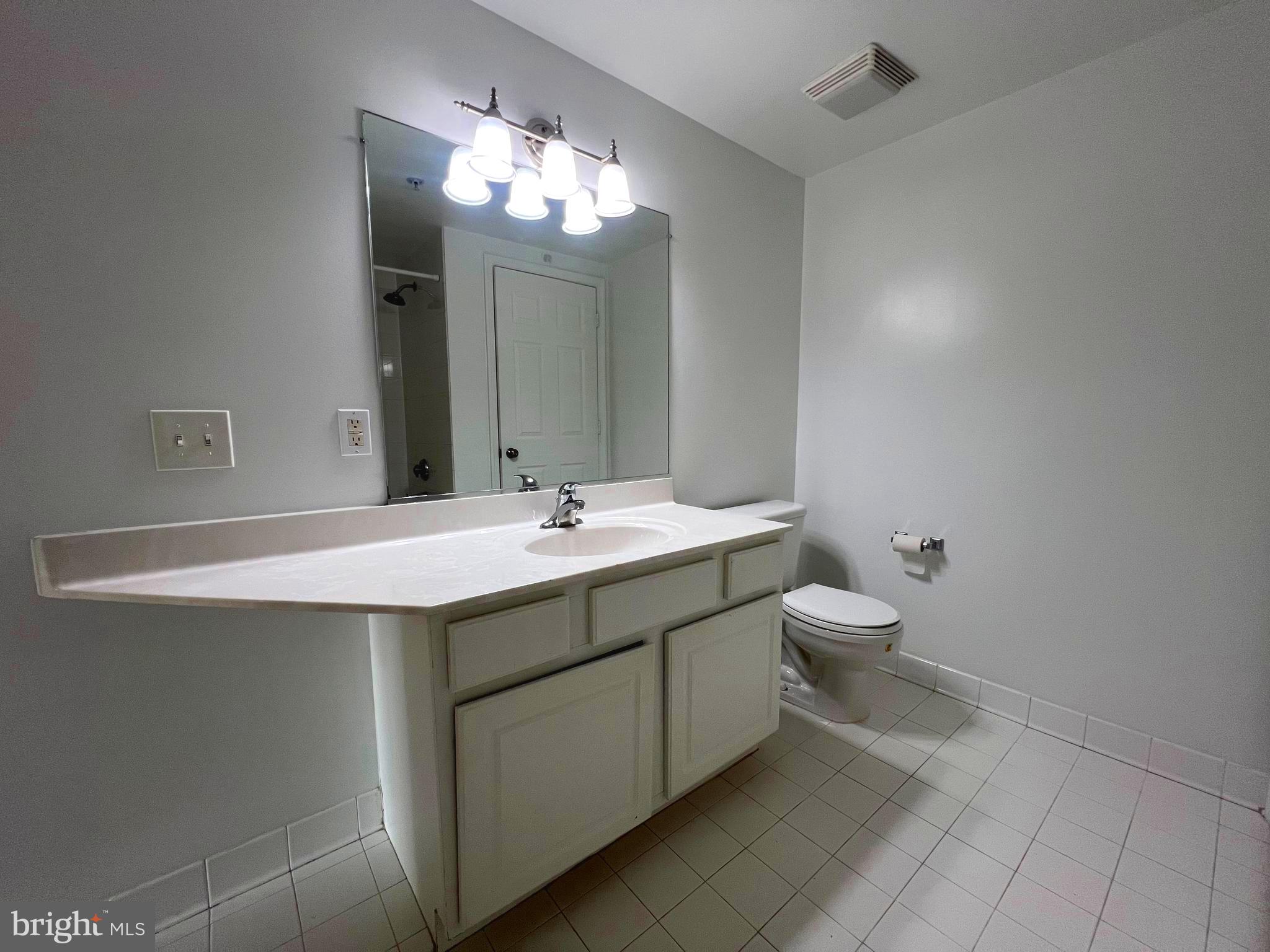 LEXINGTON SQUARE - Residential