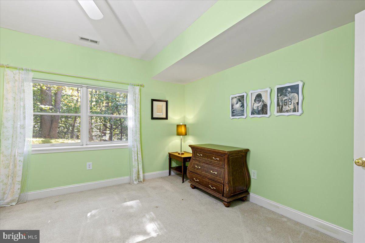 HUNTINGFIELDS MANOR - Residential