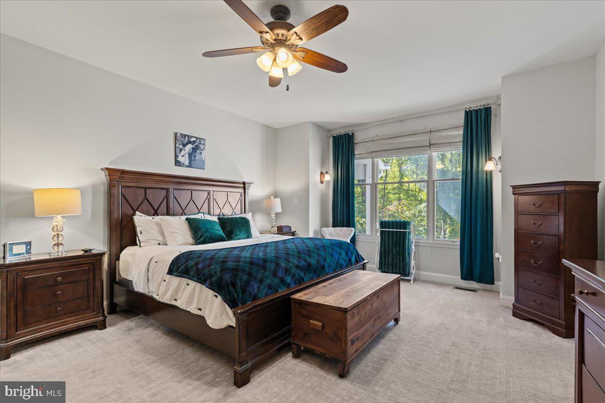 HUNTINGFIELDS MANOR - Residential