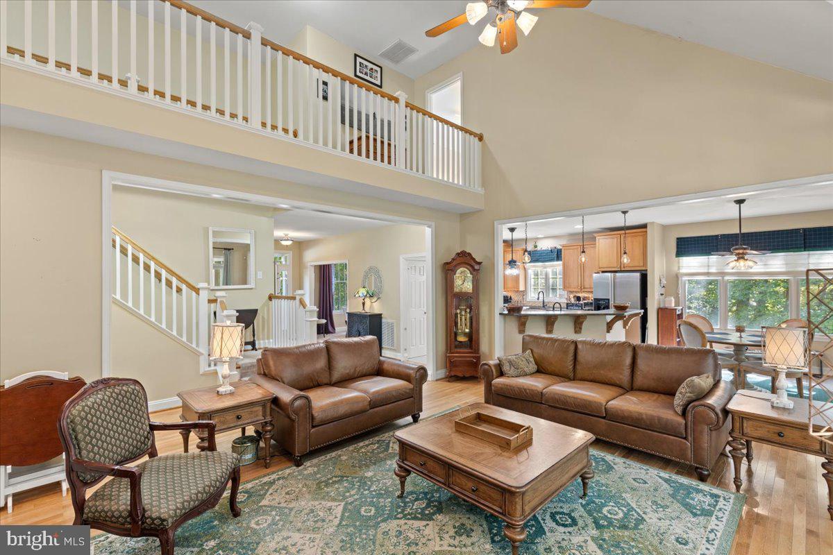 HUNTINGFIELDS MANOR - Residential