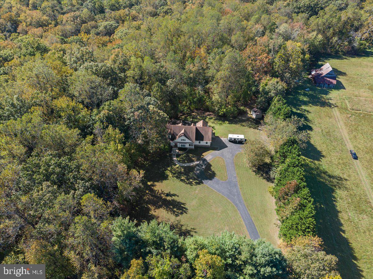 HUNTINGFIELDS MANOR - Residential