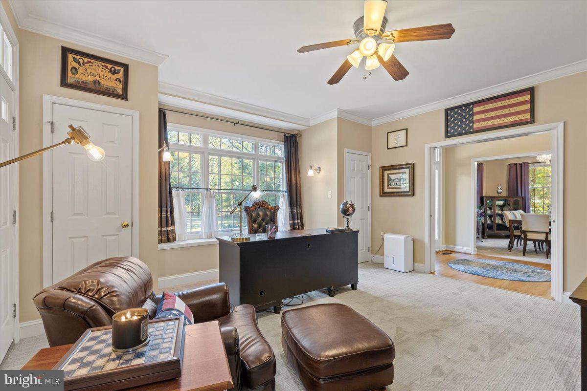 HUNTINGFIELDS MANOR - Residential