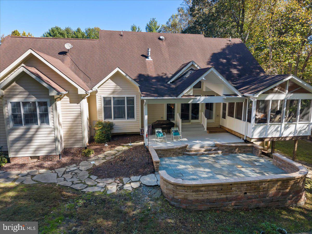 HUNTINGFIELDS MANOR - Residential