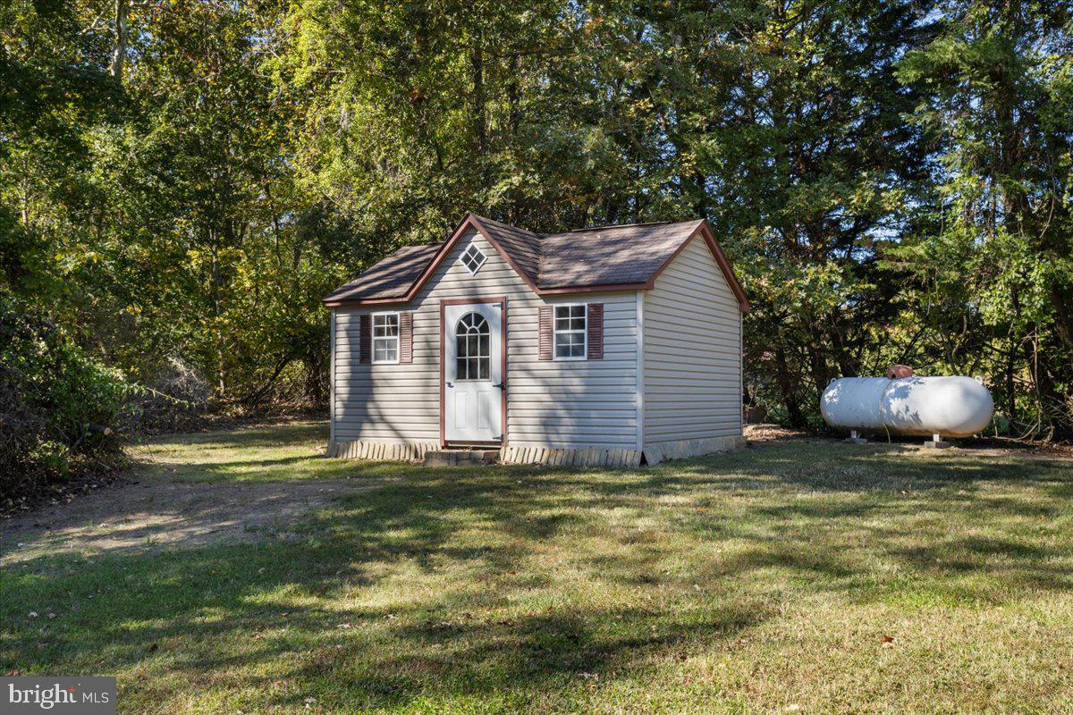 HUNTINGFIELDS MANOR - Residential