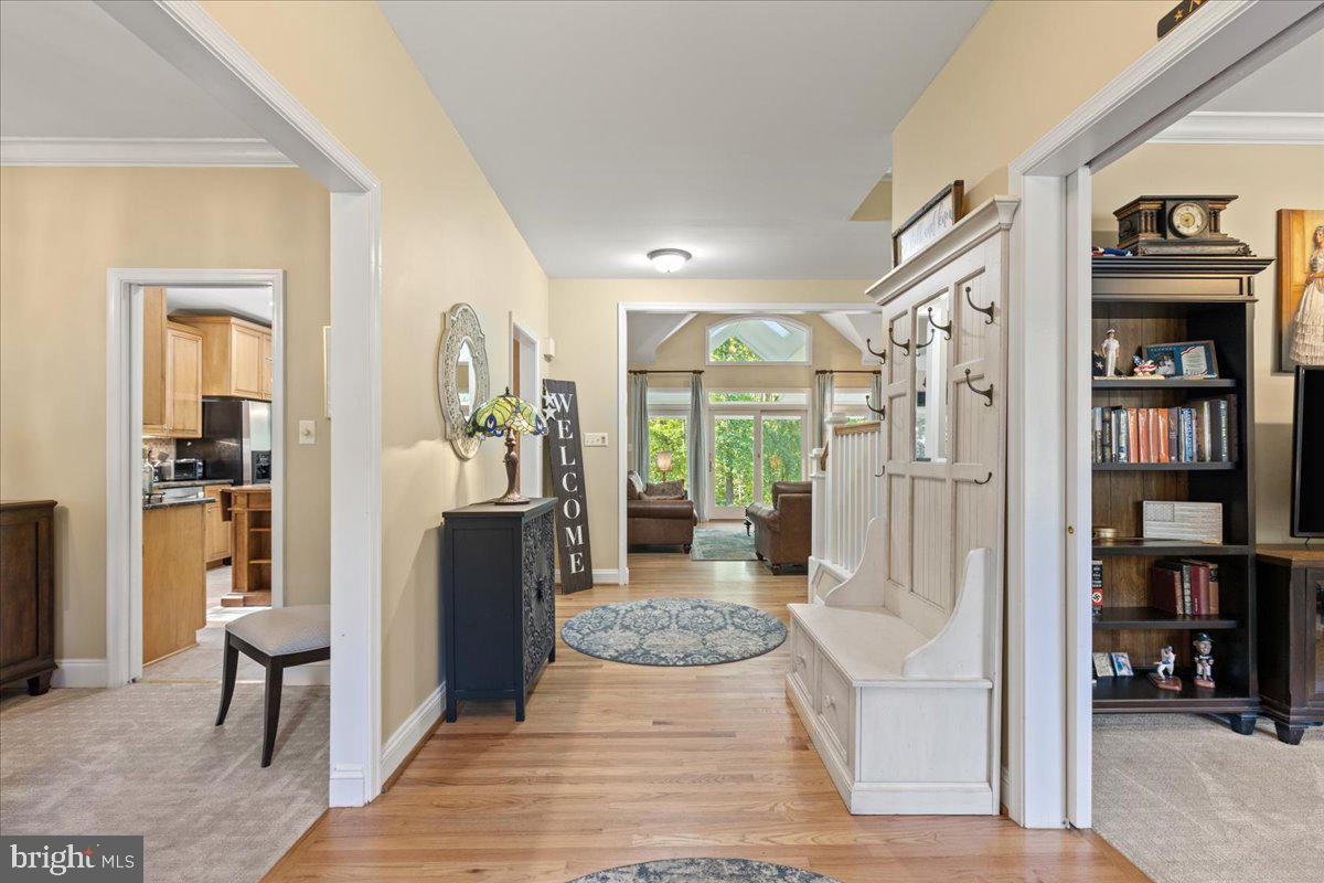 HUNTINGFIELDS MANOR - Residential