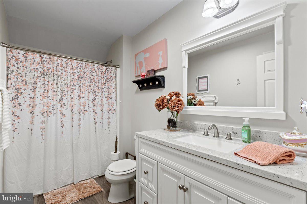 HUNTINGFIELDS MANOR - Residential