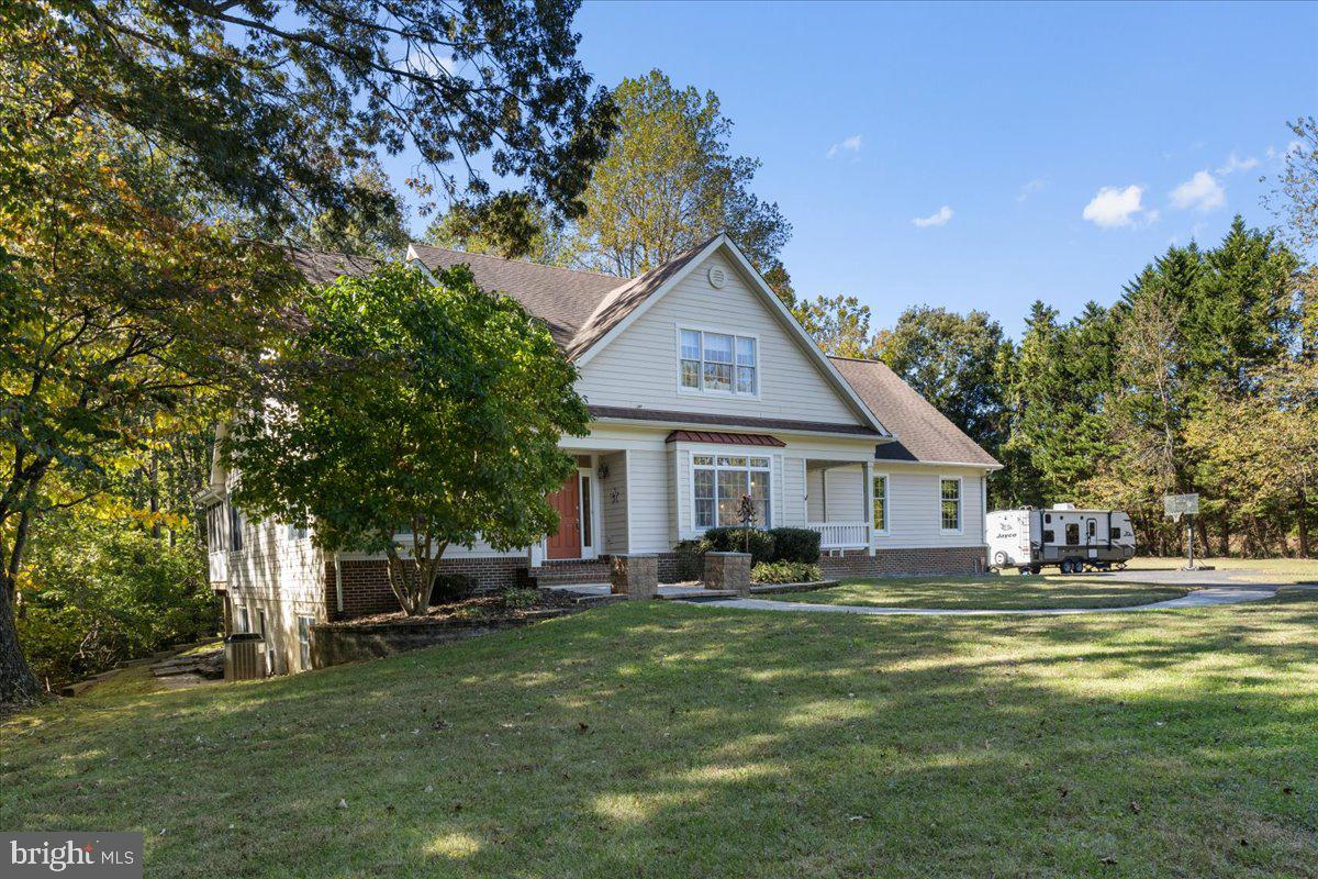 HUNTINGFIELDS MANOR - Residential