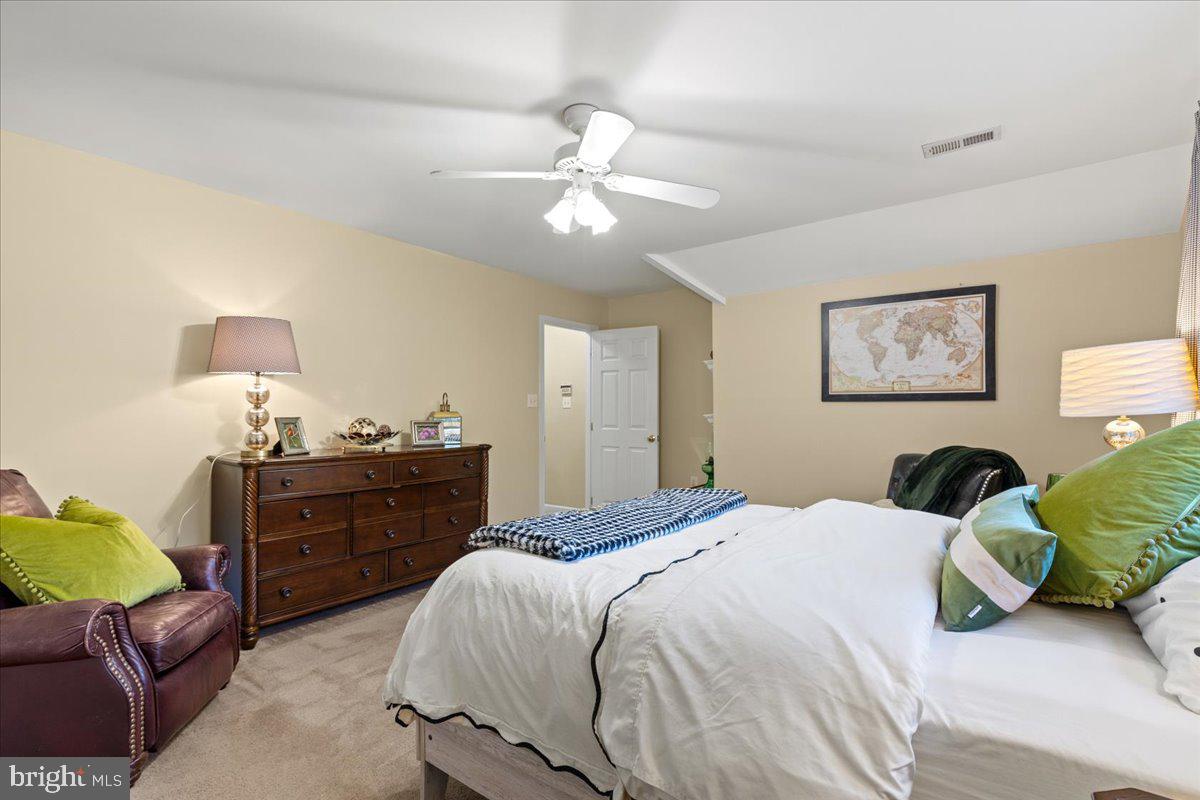 HUNTINGFIELDS MANOR - Residential