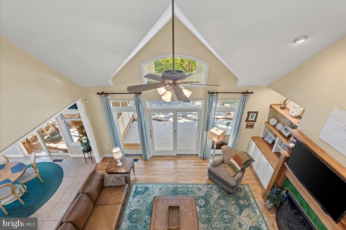 HUNTINGFIELDS MANOR - Residential