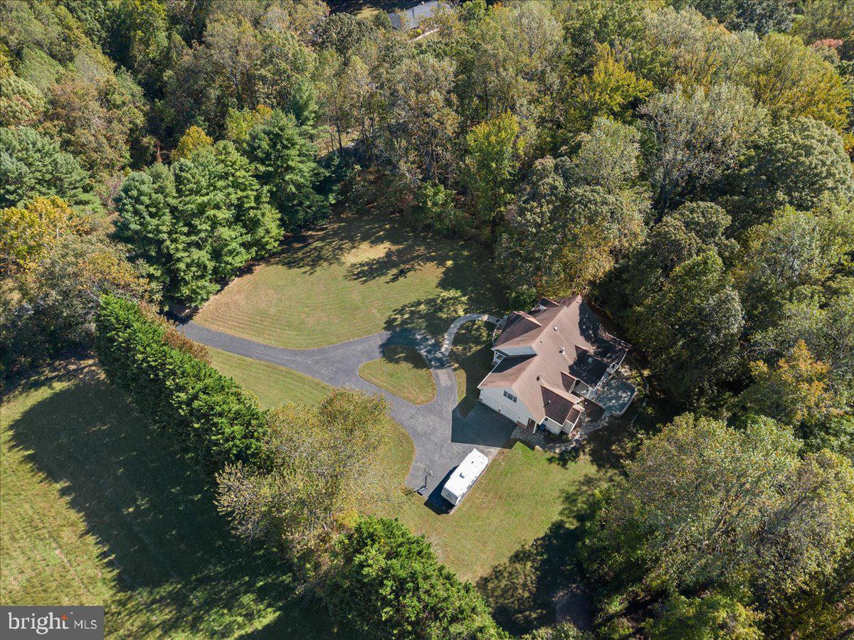 HUNTINGFIELDS MANOR - Residential