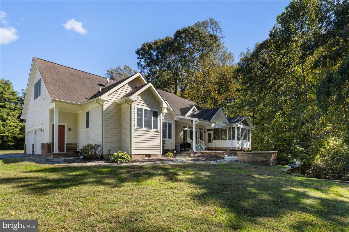 HUNTINGFIELDS MANOR - Residential