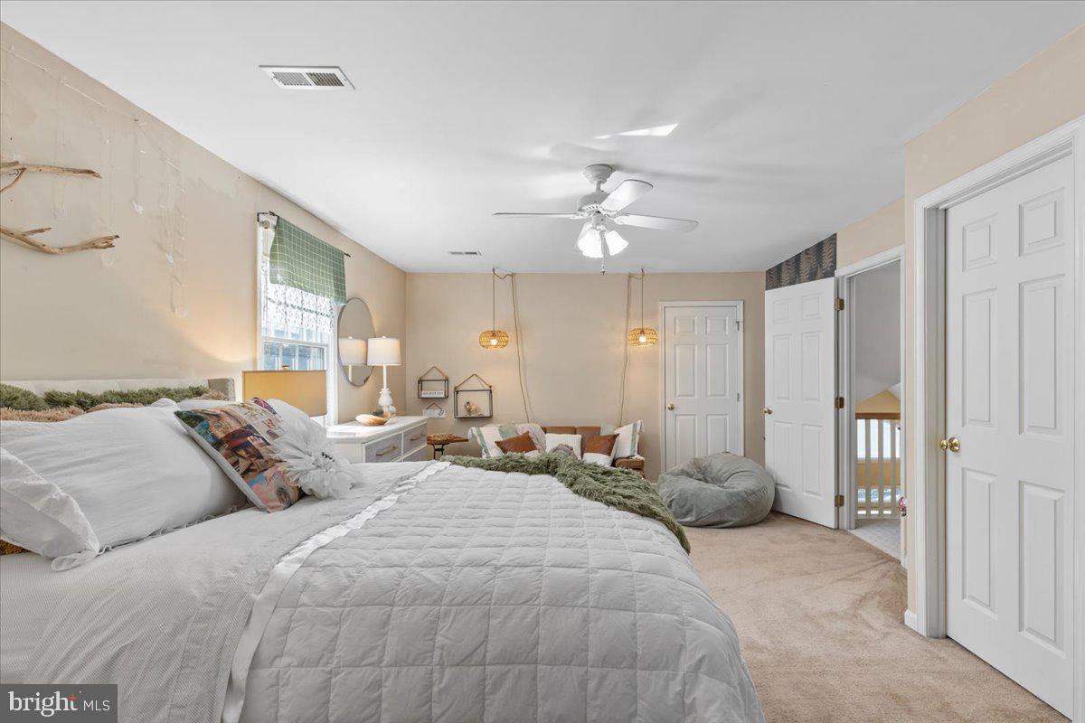 HUNTINGFIELDS MANOR - Residential