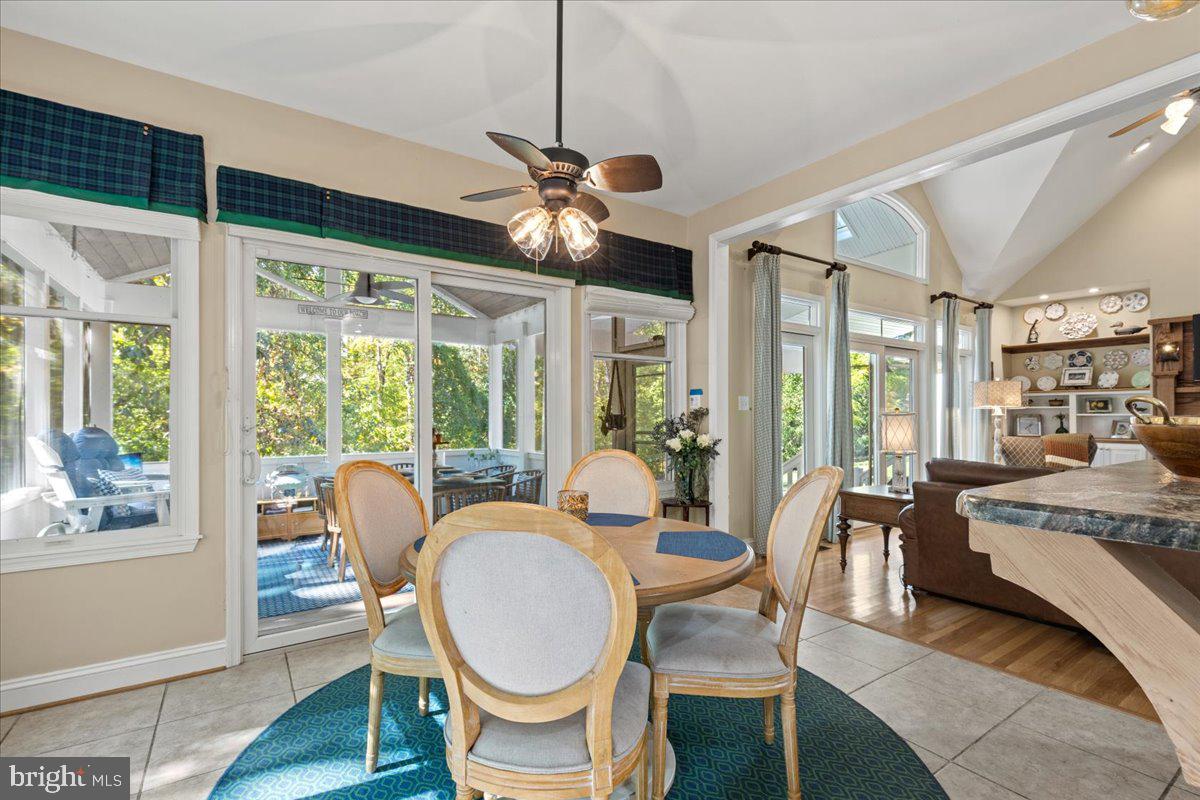 HUNTINGFIELDS MANOR - Residential