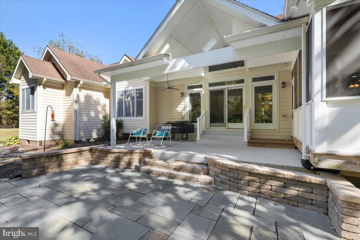 HUNTINGFIELDS MANOR - Residential