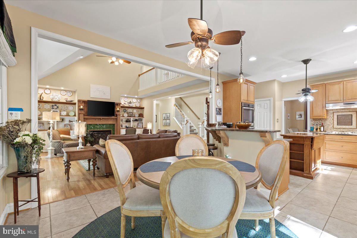 HUNTINGFIELDS MANOR - Residential