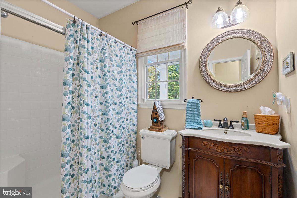 HUNTINGFIELDS MANOR - Residential