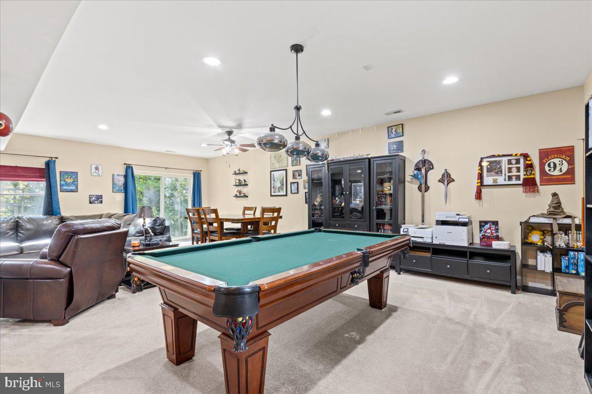 HUNTINGFIELDS MANOR - Residential