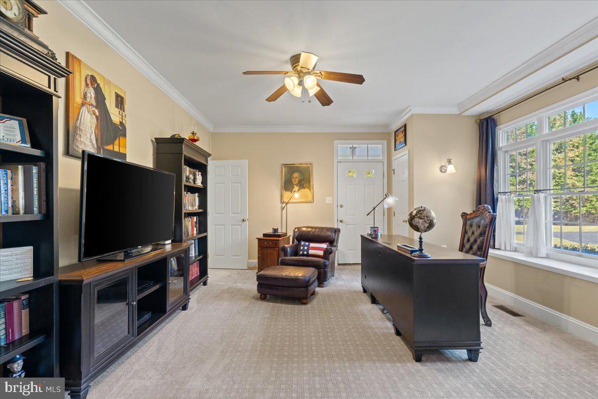 HUNTINGFIELDS MANOR - Residential