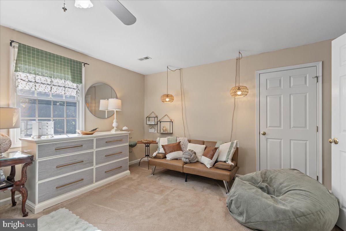 HUNTINGFIELDS MANOR - Residential