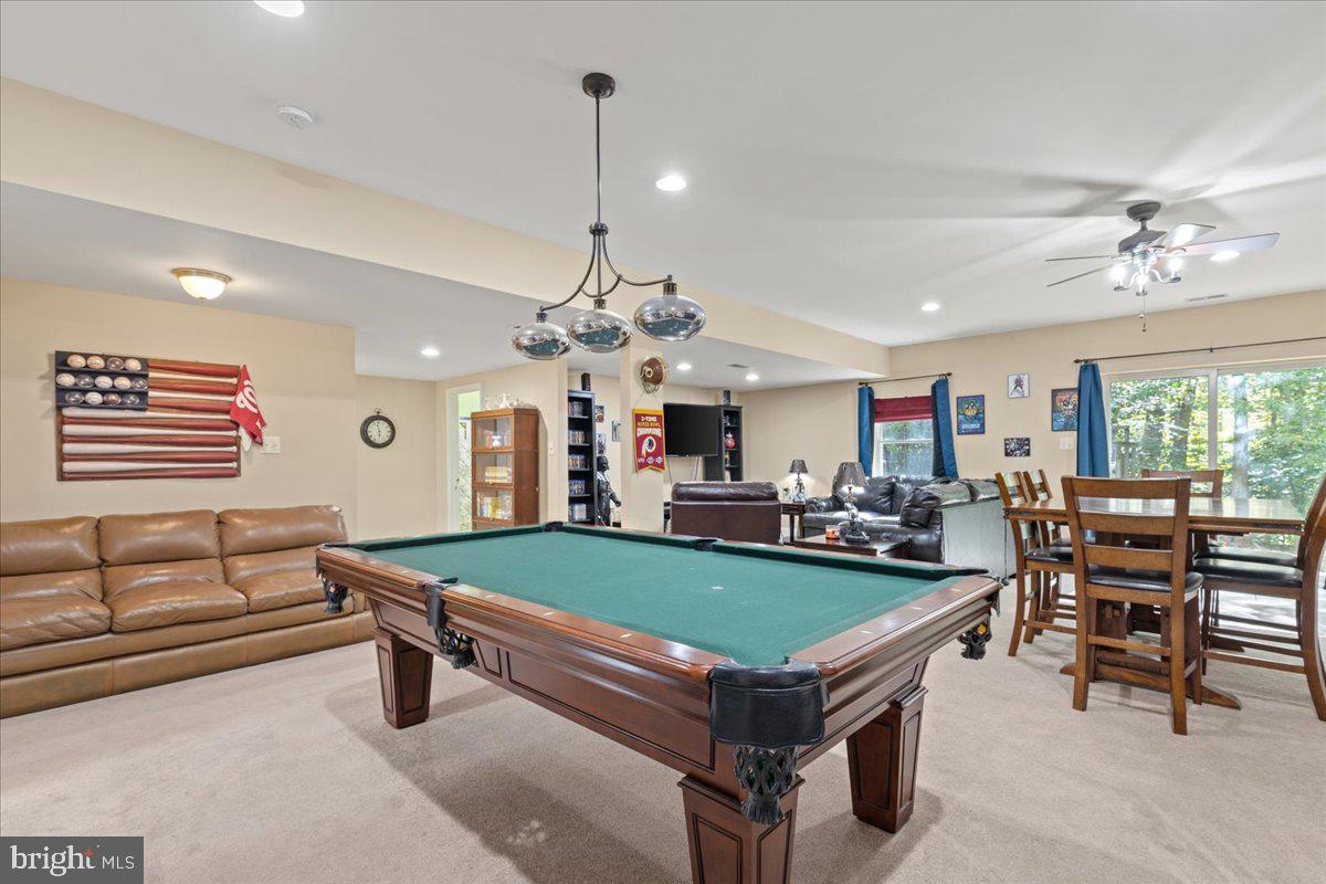 HUNTINGFIELDS MANOR - Residential