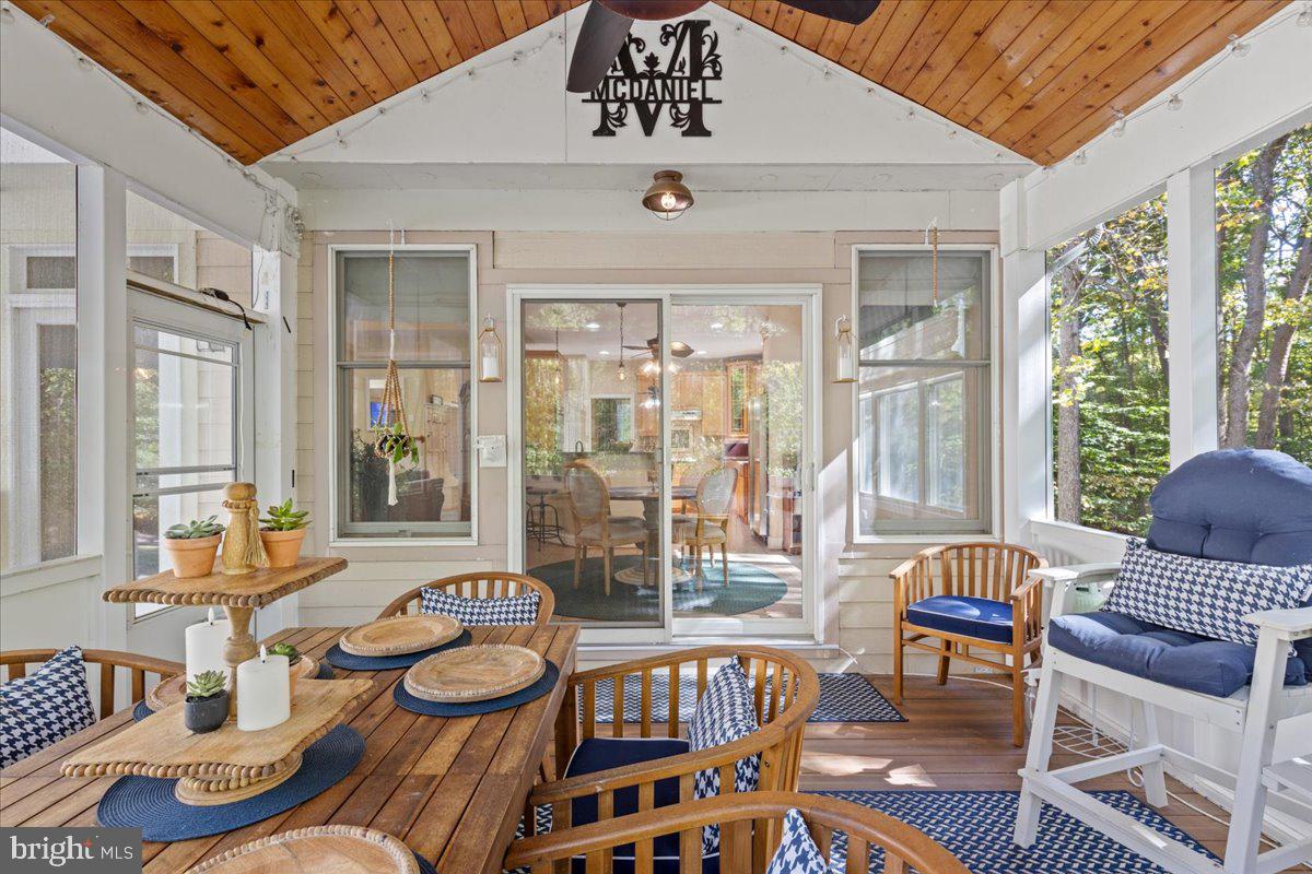 HUNTINGFIELDS MANOR - Residential