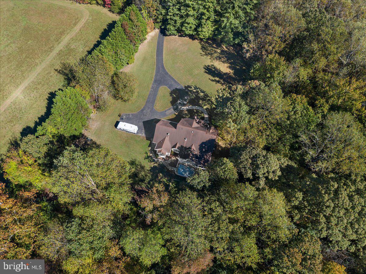 HUNTINGFIELDS MANOR - Residential