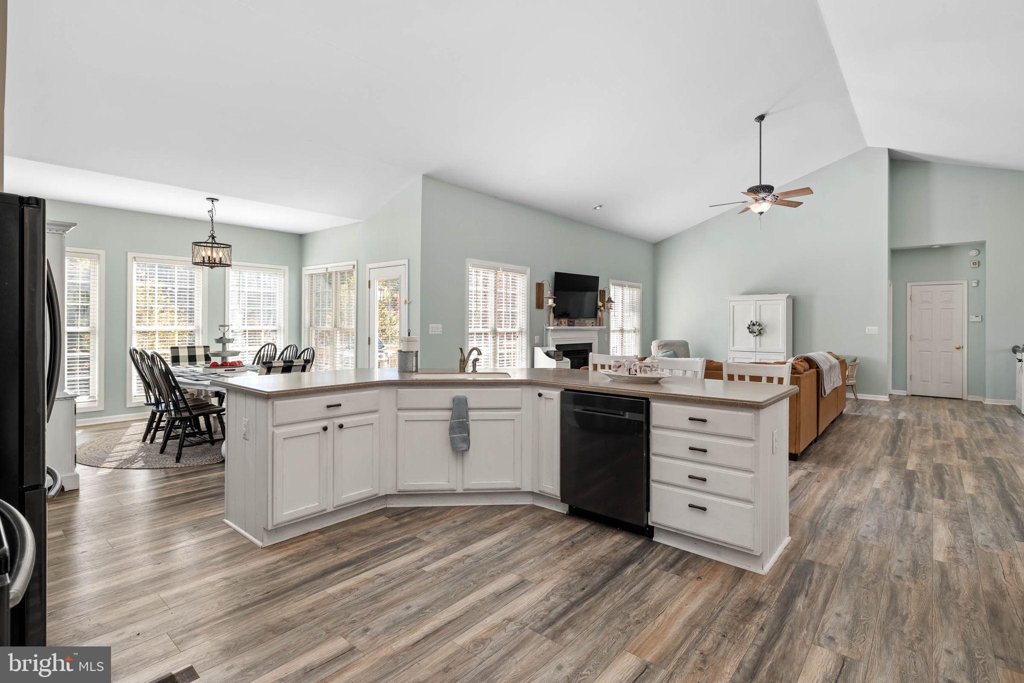 FRESHWATER ESTATES - Residential