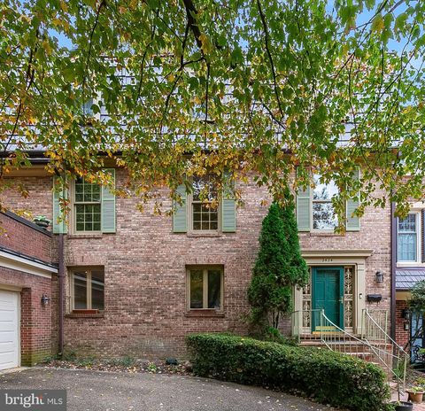 2424 S QUEEN STREET ARLINGTON VA 22202