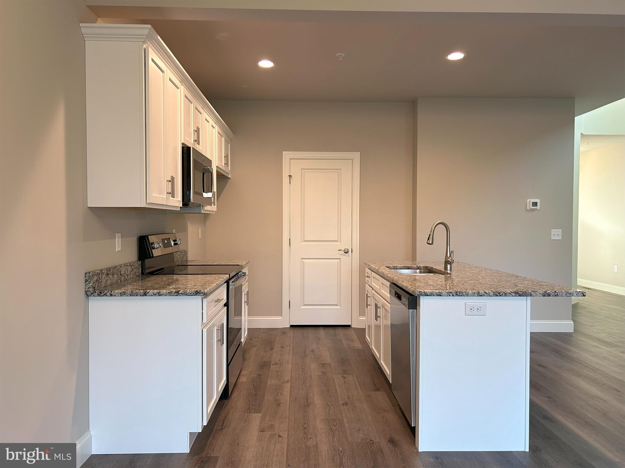 WOODLAND HILLS - Residential