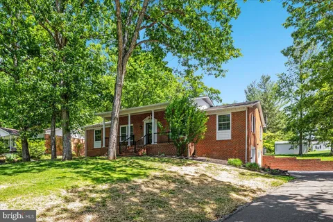 110 Oak Ridge Drive, Stephens City, VA MLS: VAFV2034038