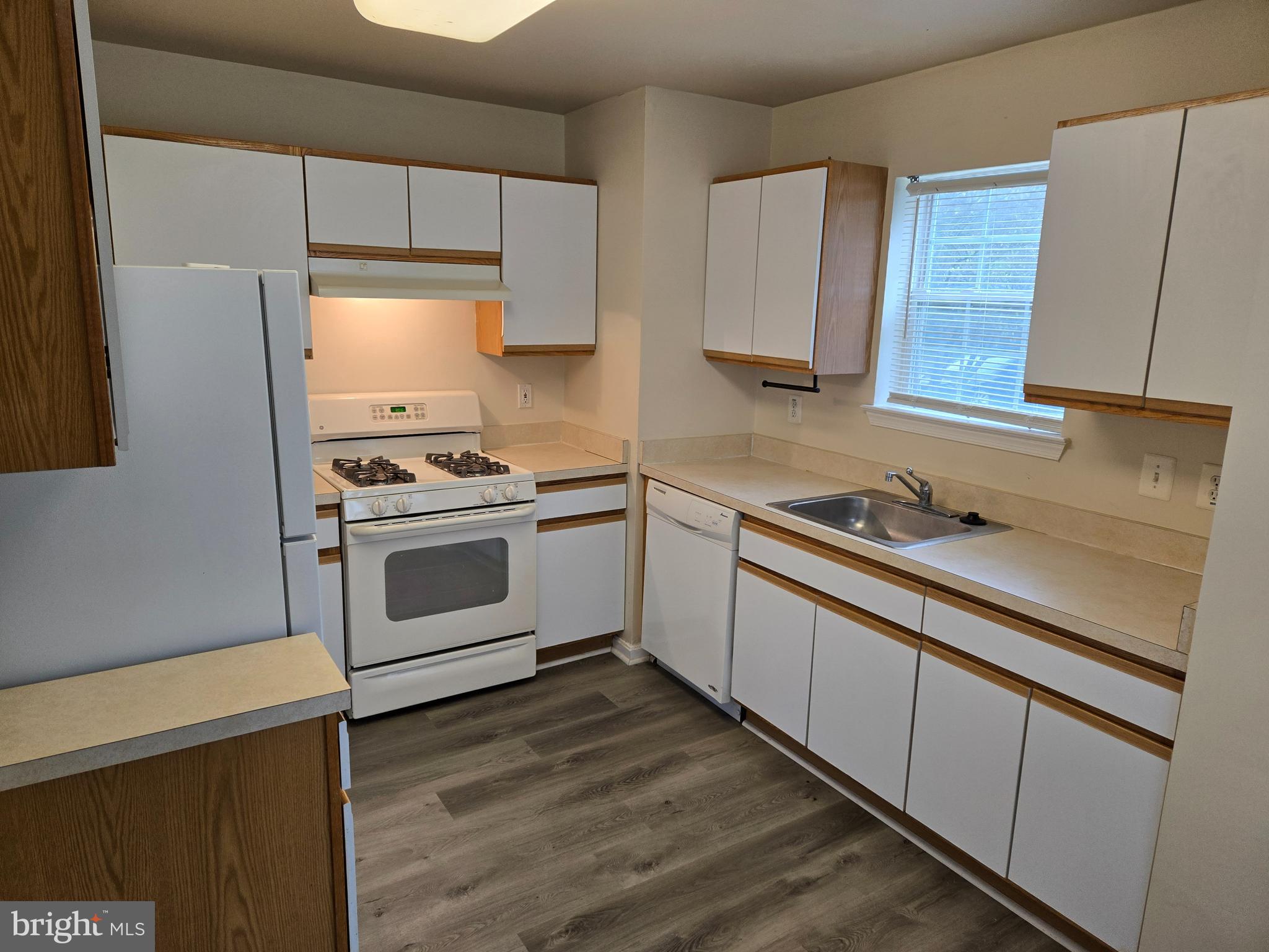 WOODLAND LAKE CONDO - Residential