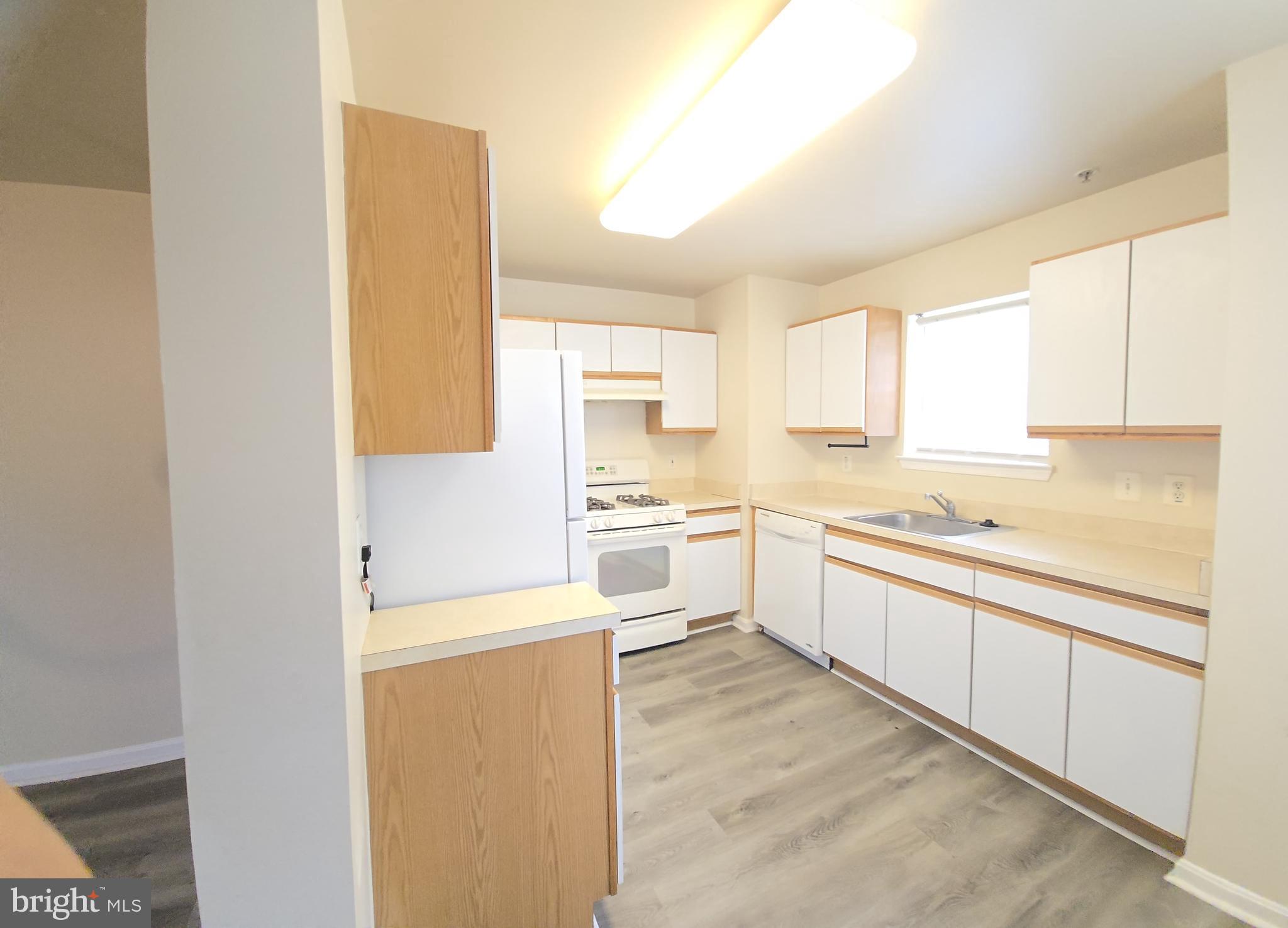 WOODLAND LAKE CONDO - Residential