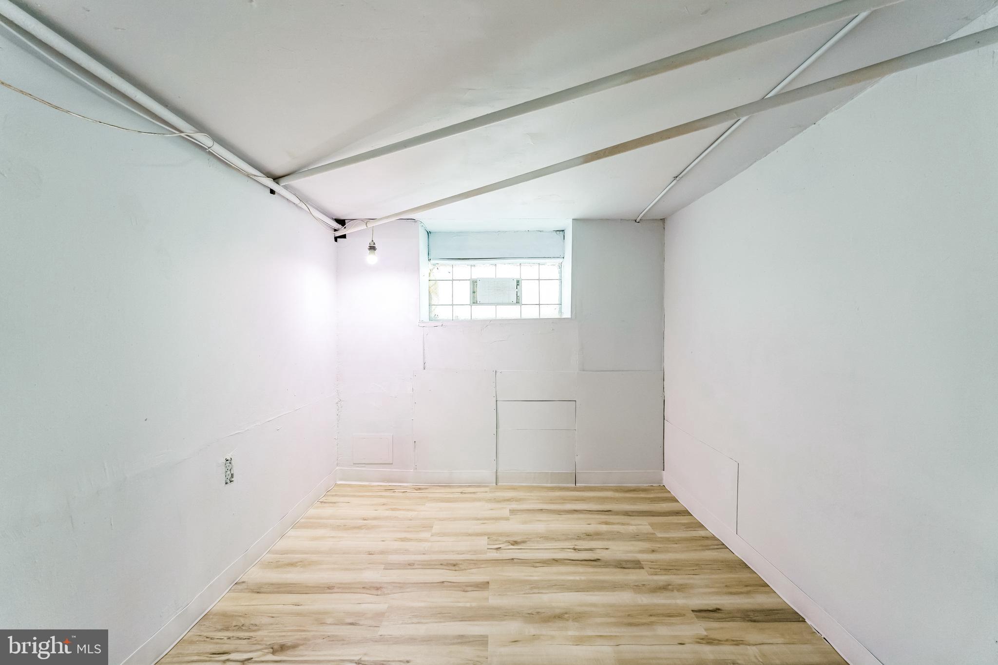 MAYFAIR - Residential Lease