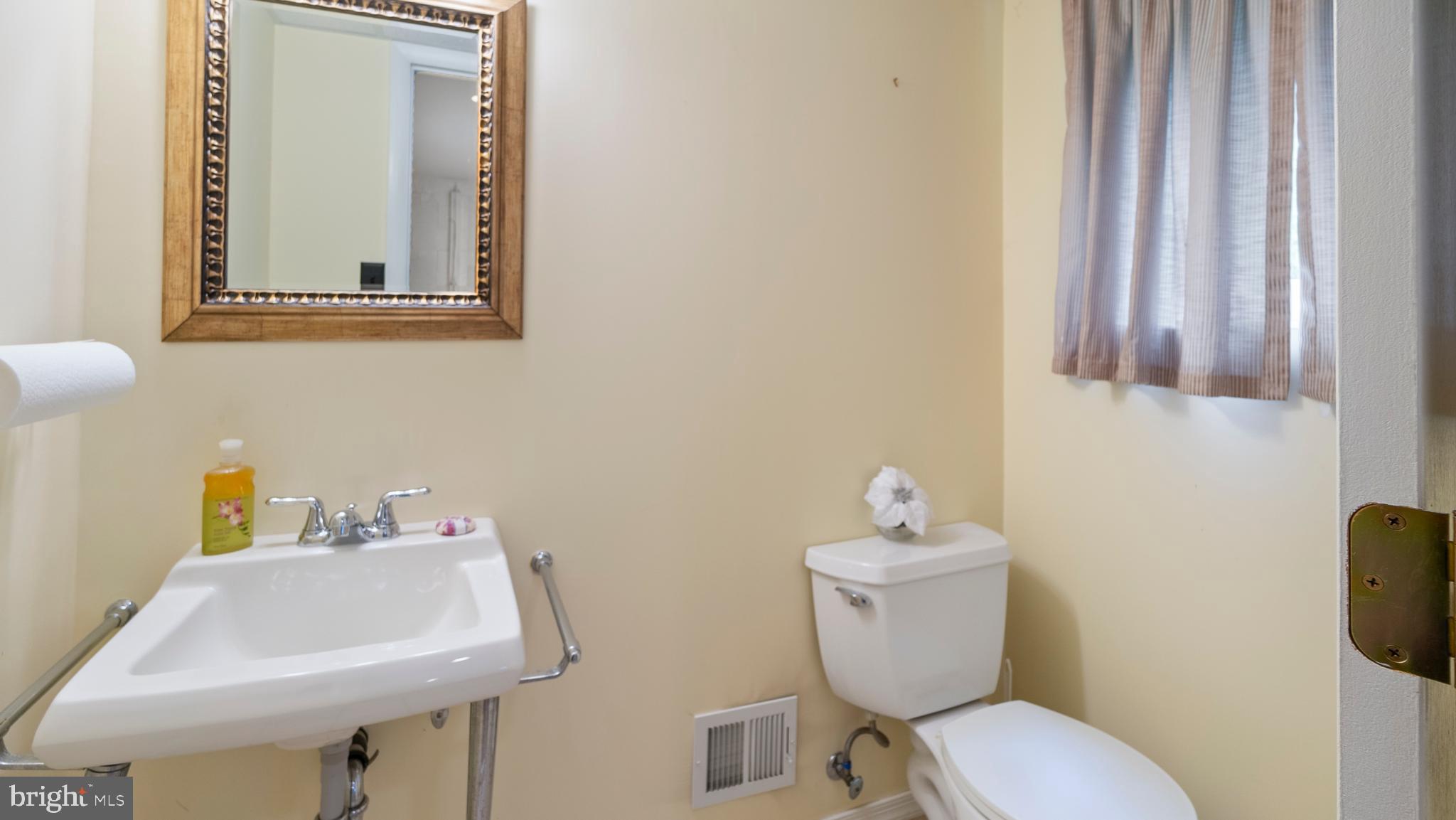 ROCK CREEK MANOR - Residential