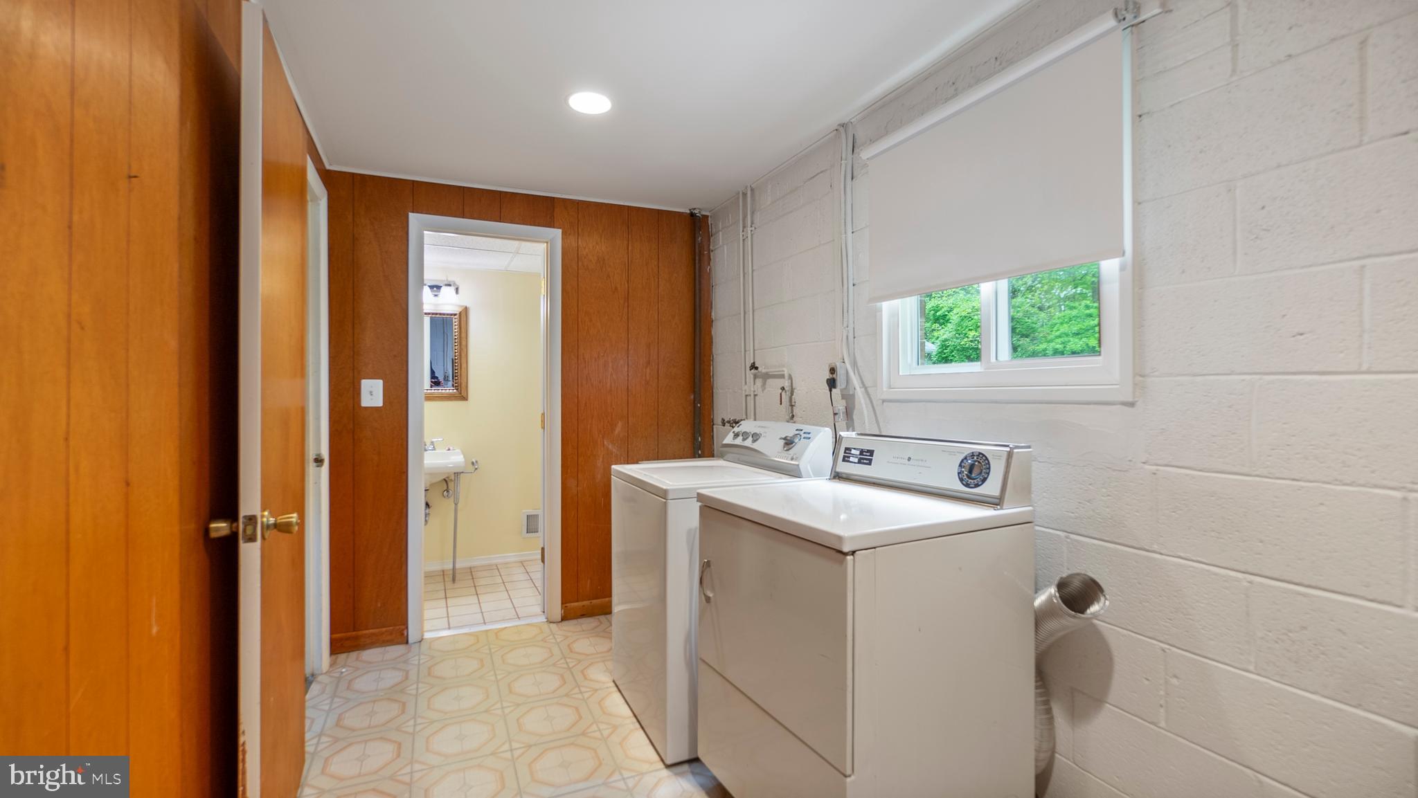 ROCK CREEK MANOR - Residential