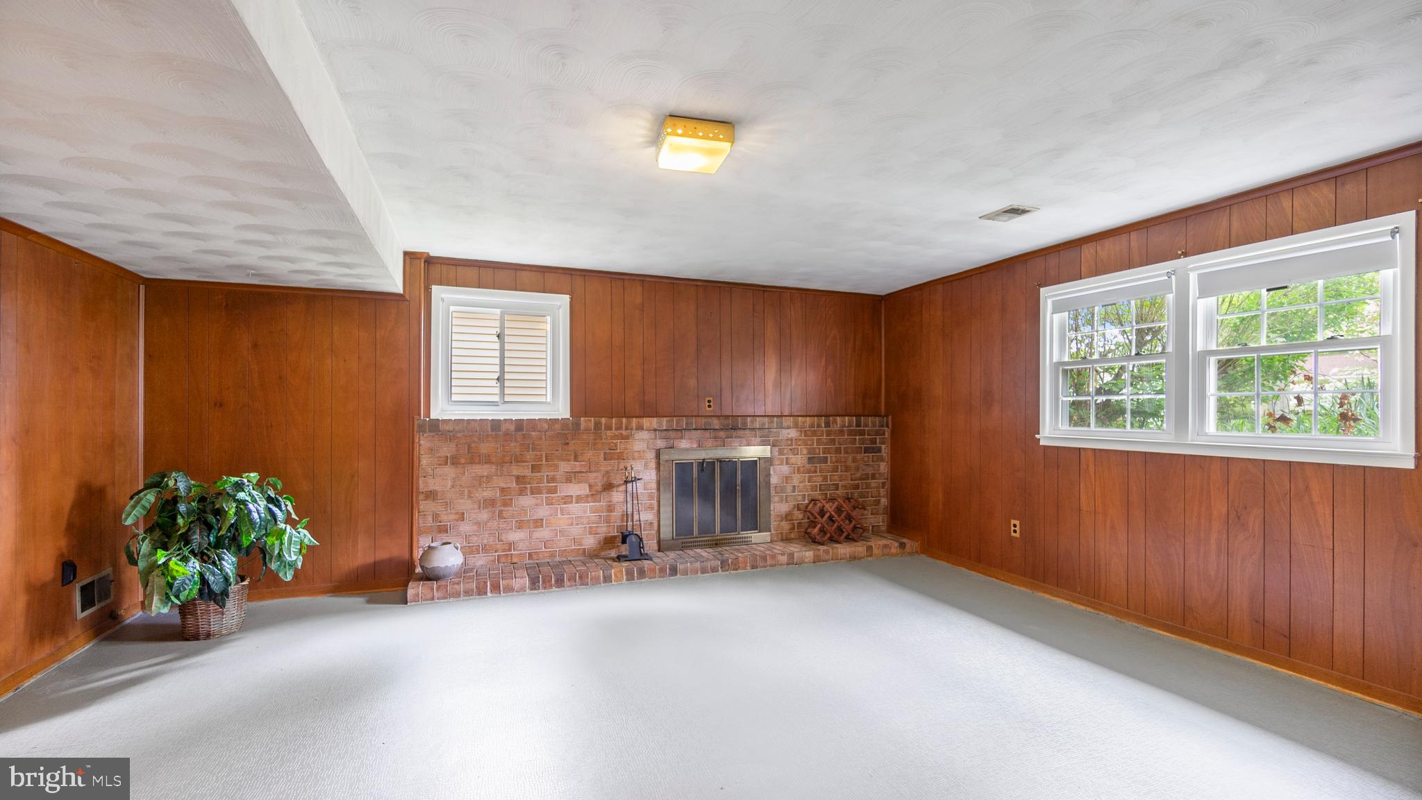 ROCK CREEK MANOR - Residential