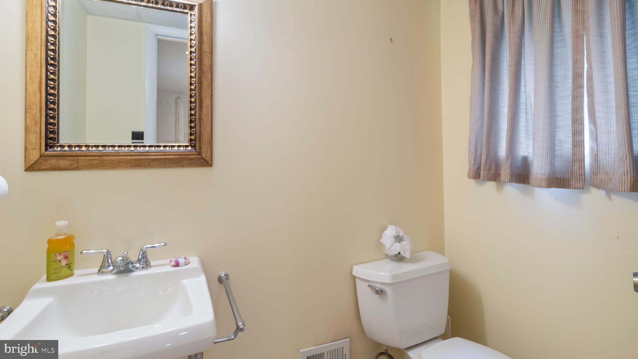 ROCK CREEK MANOR - Residential