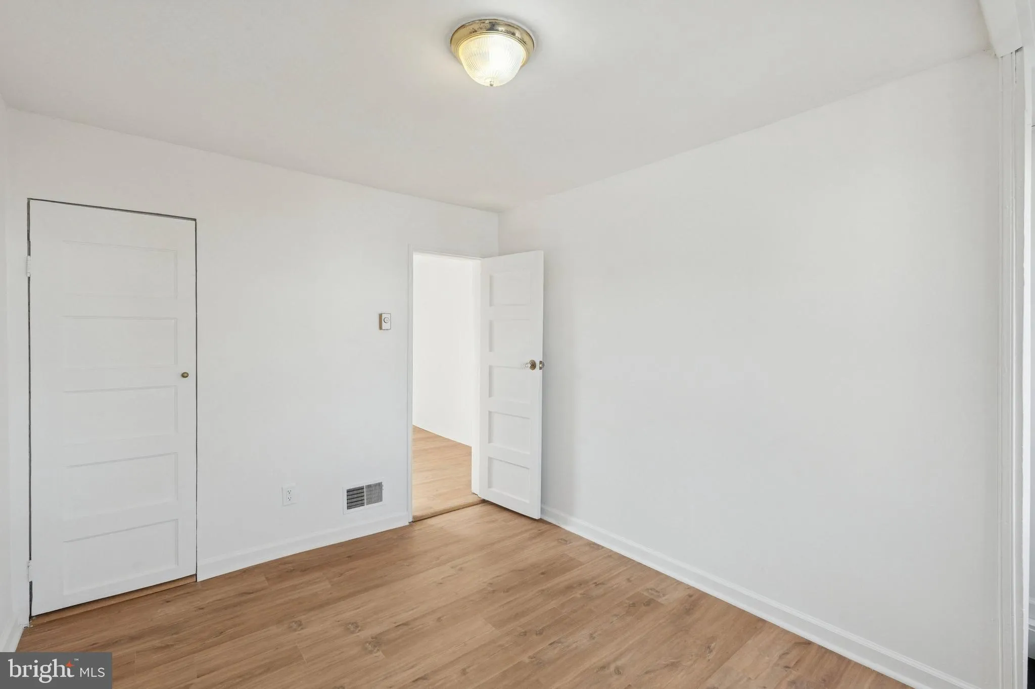 Philadelphia, Pennsylvania 19147, United States, 2 Bedrooms Bedrooms, ,1 BathroomBathrooms,Residential,Active,255251