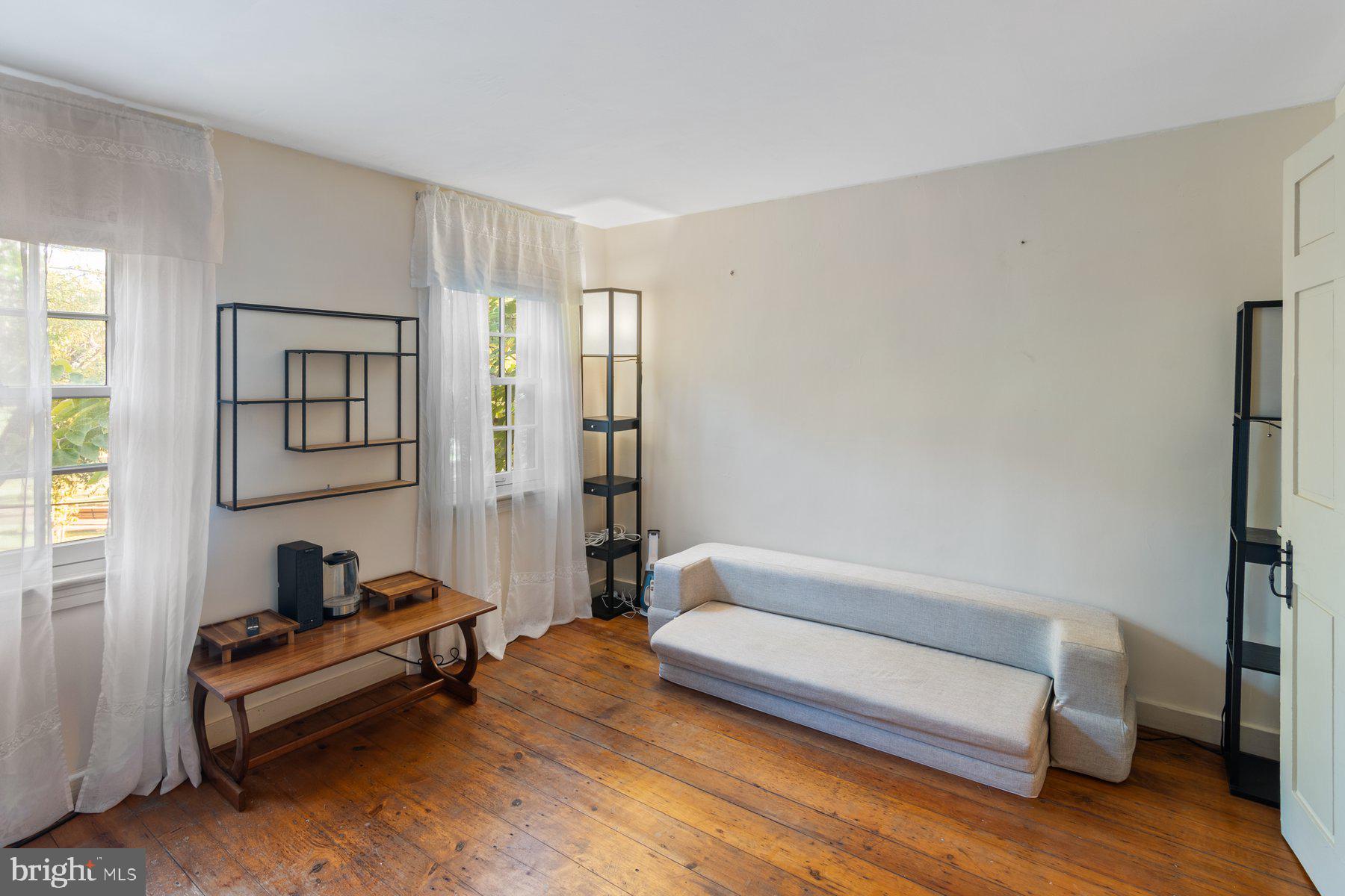 BROMO ARTS DISTRICT - Residential Lease
