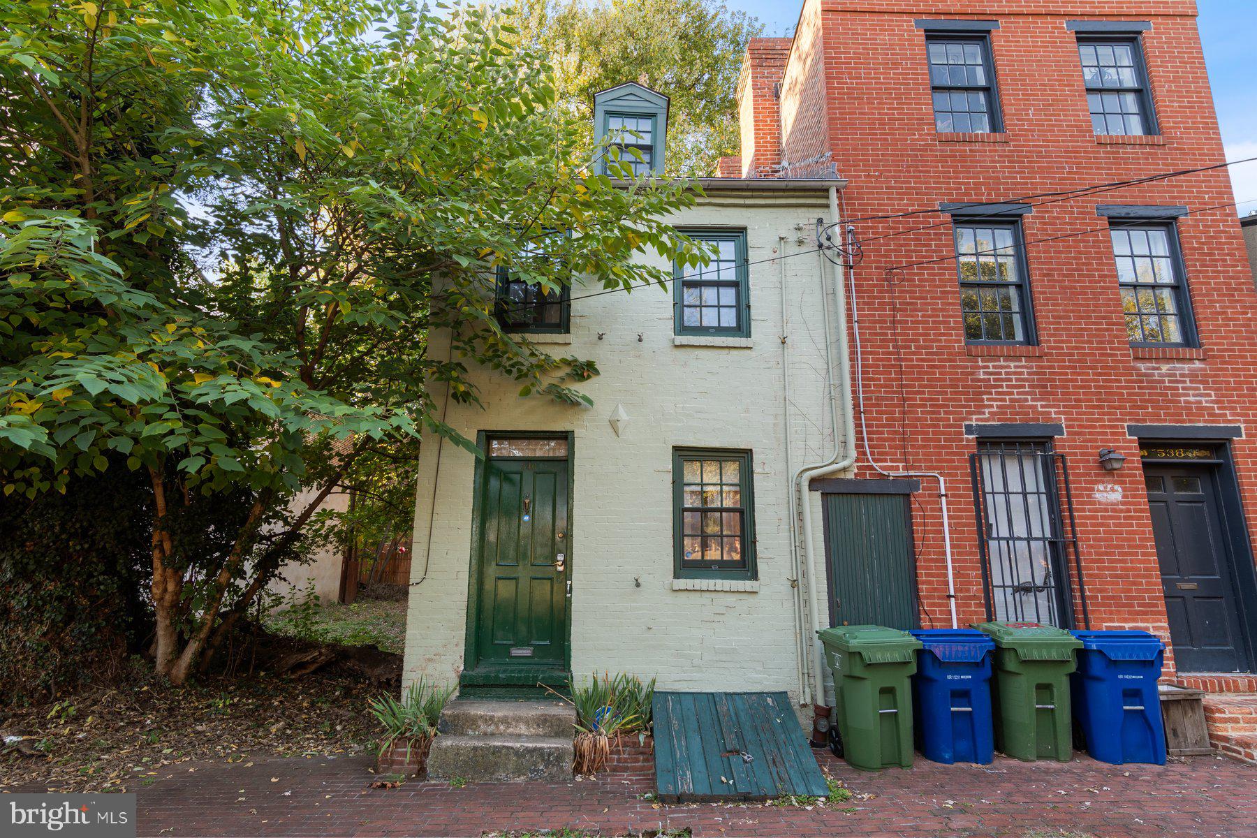 BROMO ARTS DISTRICT - Residential Lease