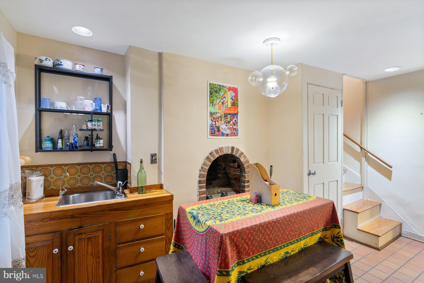 BROMO ARTS DISTRICT - Residential Lease
