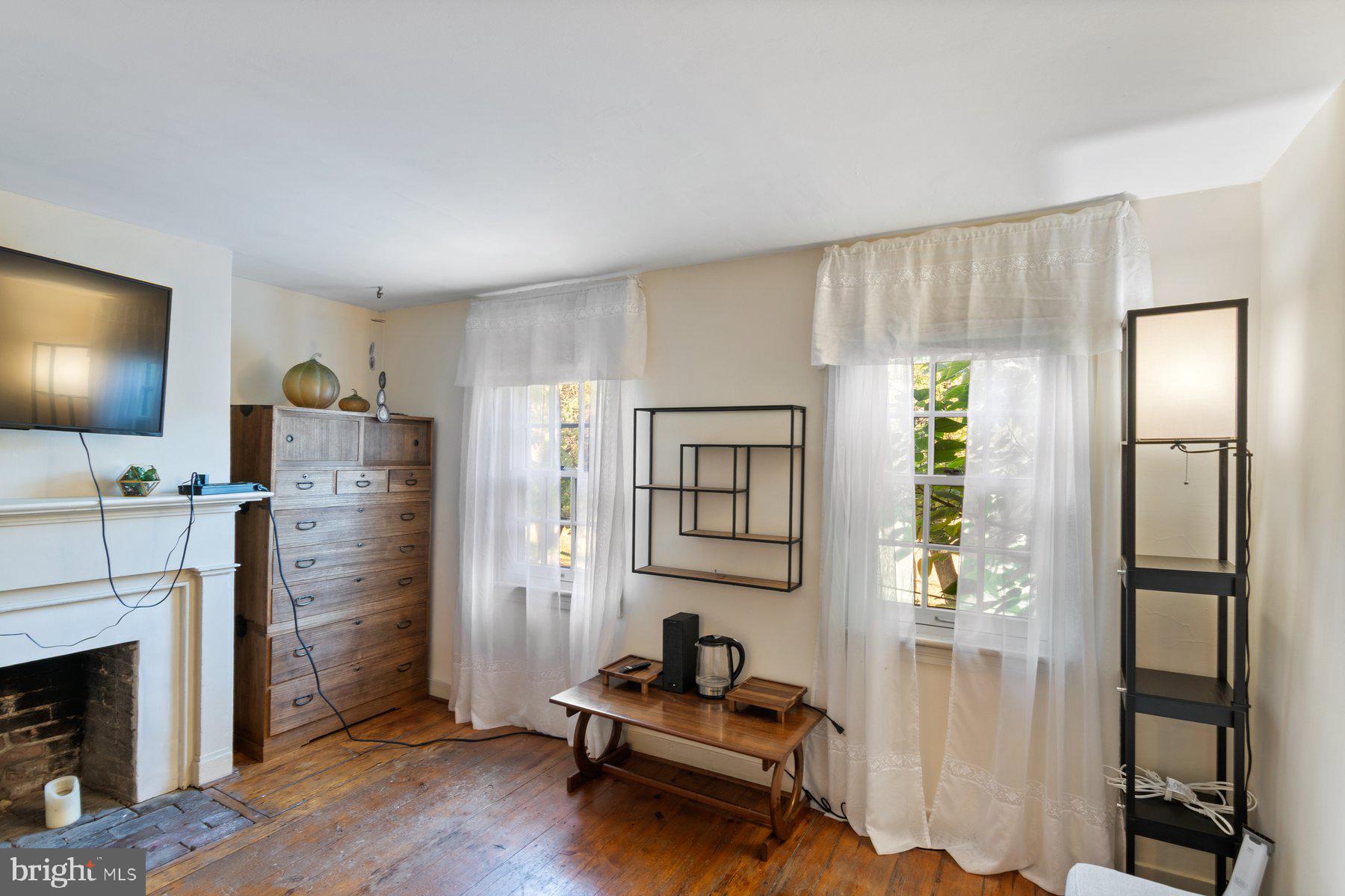 BROMO ARTS DISTRICT - Residential Lease